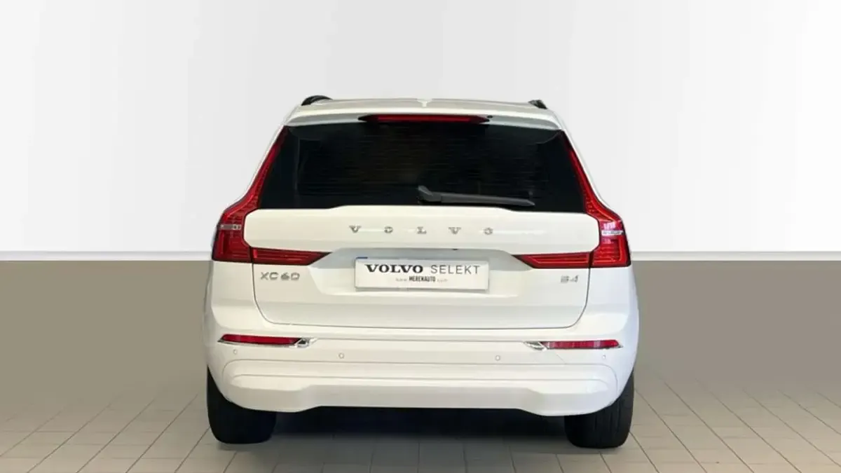 Usado Volvo XC60 Momentum 197 CV (144 kW) 2021 Blanco SUV