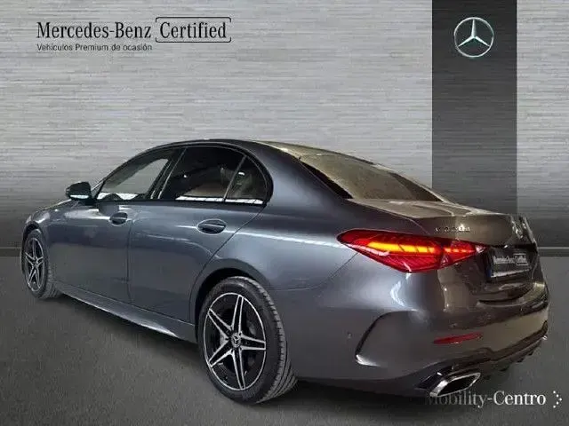 Usado Mercedes C220 200 CV (147 kW) 2025 Gris selenita Berlina