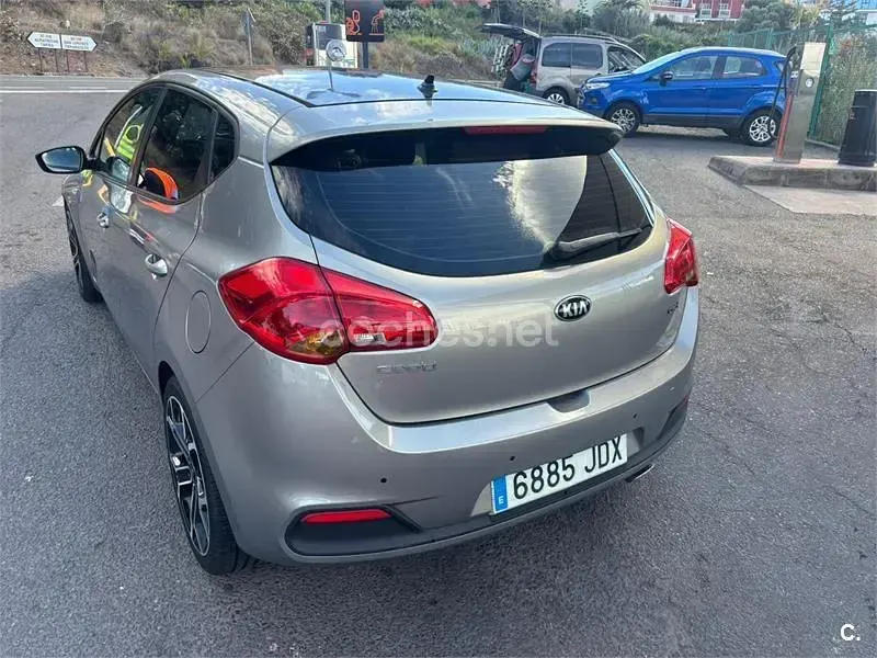 Usado Kia Ceed GT 128 CV (94 kW) 2015 Beige Berlina