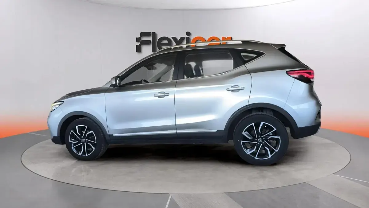Usado MG ZS Luxury 111 CV (81 kW) 2022 Gris SUV