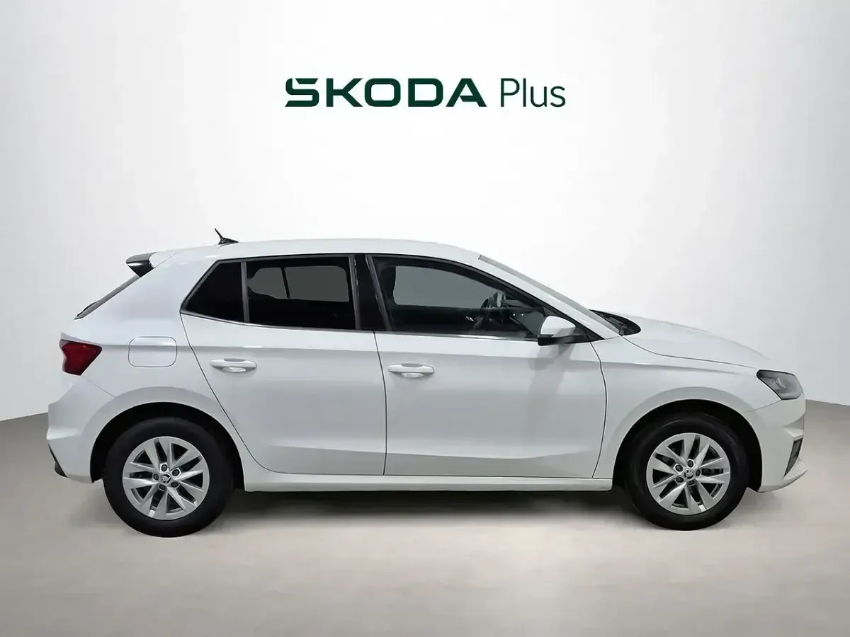 Usado Skoda Fabia Selection 95 CV (69 kW) 2024 Blanco Utilitario