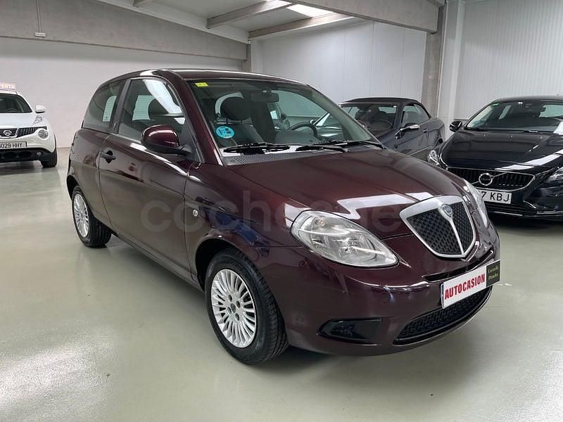 Usado Lancia Ypsilon 69 CV (50 kW) 2010 Violeta / lila Utilitario
