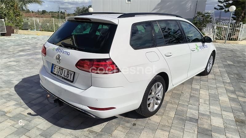 Usado VW Golf VII Advance 115 CV (84 kW) 2019 Blanco Familiar