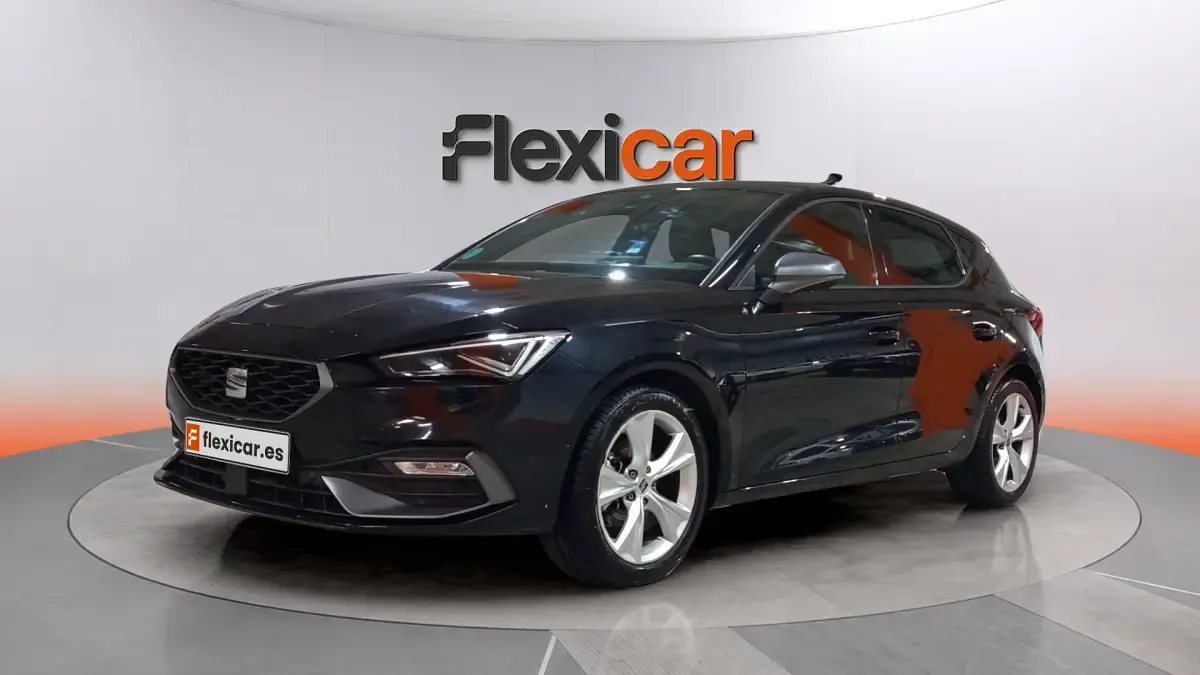 Usado Seat Leon FR 116 CV (85 kW) 2025 Negro Berlina