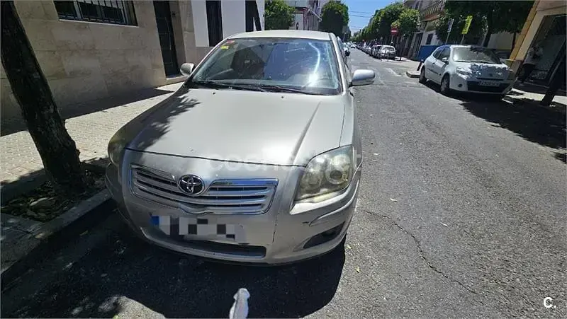 Usado Toyota Avensis Active 126 CV (92 kW) 2007 Beige Berlina