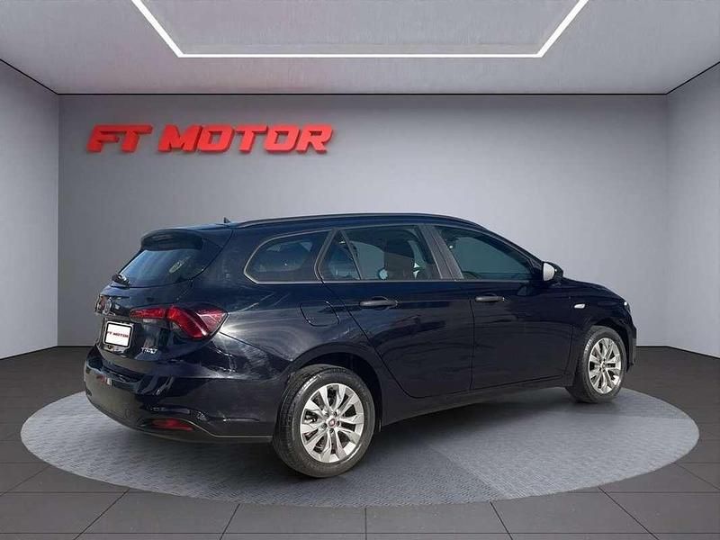 Usado Fiat Tipo Lounge 120 CV (88 kW) 2019 Negro Familiar