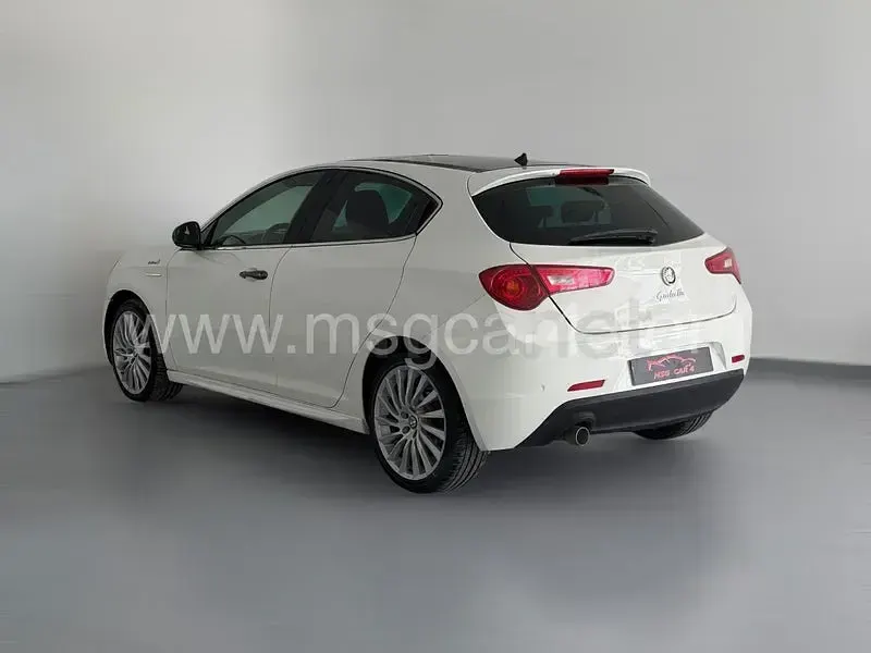 Usado Alfa Romeo Giulietta Edizione Speciale 120 CV (88 kW) 2016 Blanco Utilitario