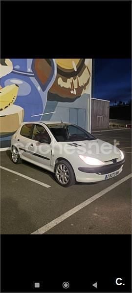 Usado Peugeot 206 75 CV (55 kW) 1999 Blanco Berlina