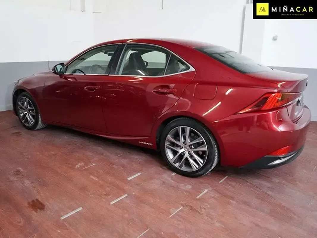 Usado Lexus IS300h Business Edition 223 CV (164 kW) 2017 Rojo Berlina