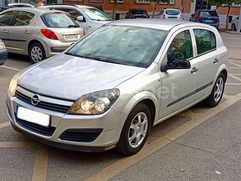Gris / plata Usado 2005 Opel Astra Edition Berlina | 3490 € (Buen precio) - Imagen 1/4