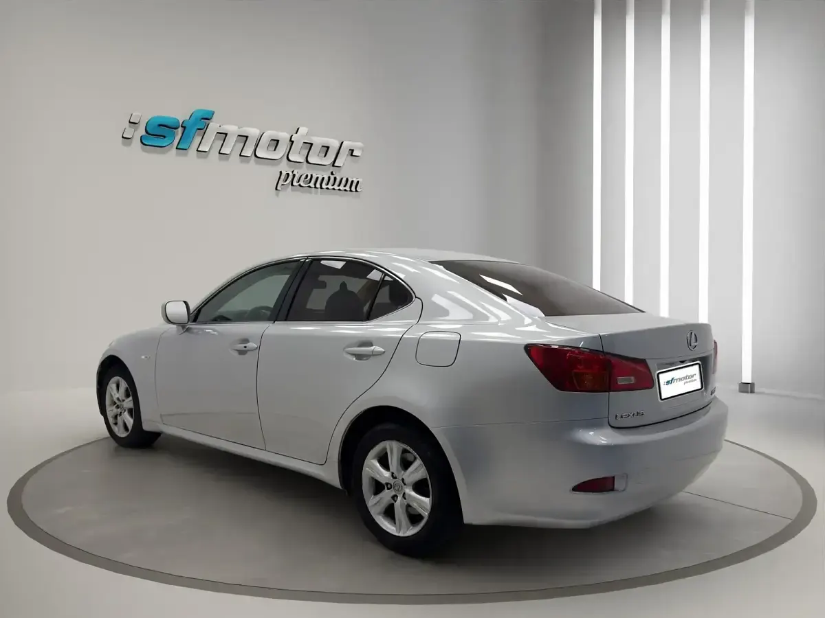 Usado Lexus IS220d Luxury Line 177 CV (130 kW) 2006 Gris / plata Berlina