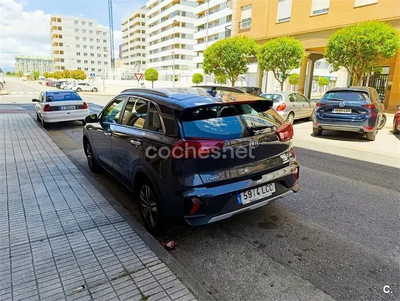 Usado Kia Niro 141 CV (103 kW) 2019 Gris / plata SUV