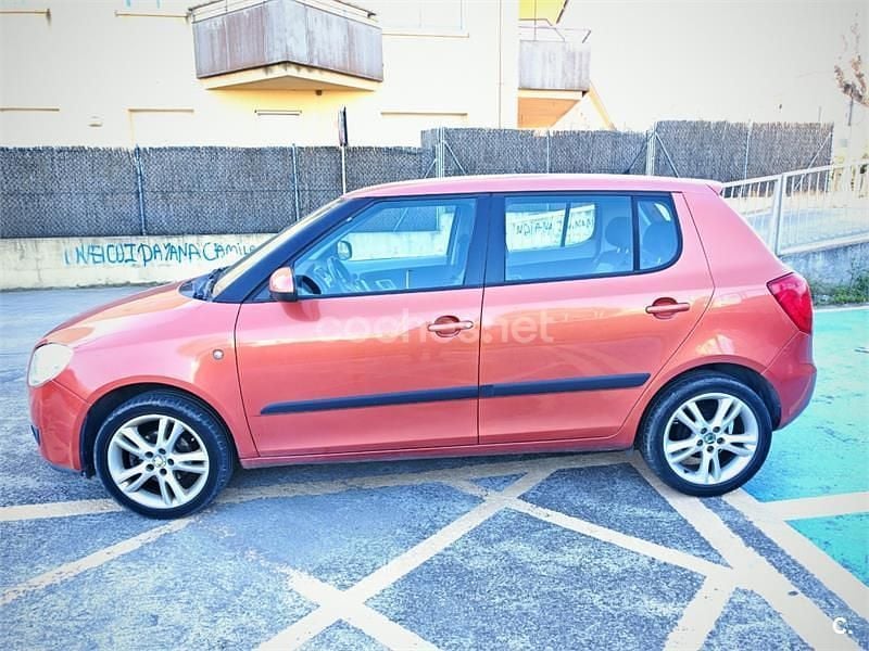 Usado Skoda Fabia 70 CV (51 kW) 2008 Naranja Berlina