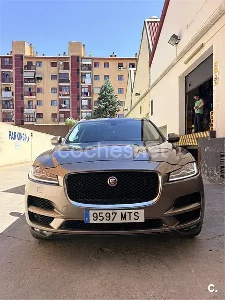 Usado Jaguar F-Pace Portfolio 300 CV (220 kW) 2018 Marrón SUV