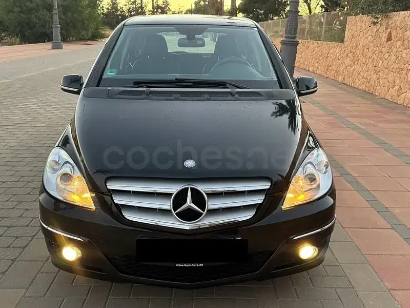 Usado Mercedes B200 136 CV (100 kW) 2011 Negro Utilitario