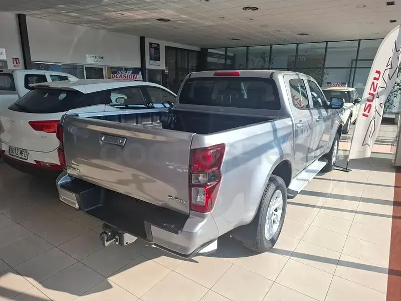 Nuevo Isuzu D-Max 163 CV (119 kW) 2026 Gris / plata Pickup/Camioneta