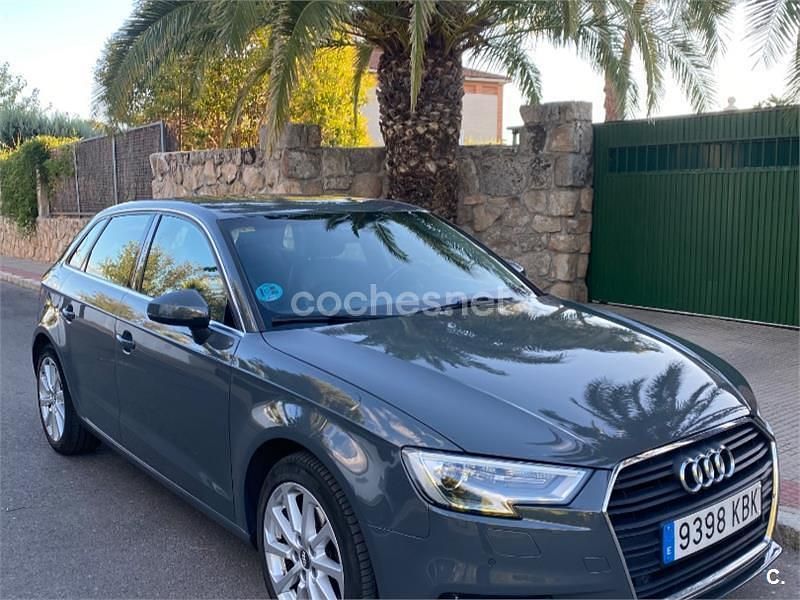 Gris / plata Usado 2017 Audi A3 Sportback Sport Utilitario | 14.500 € (Un poco caro) - Imagen 1/4