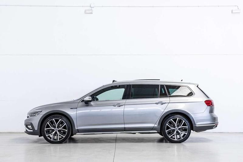 Usado VW Passat Alltrack 200 CV (147 kW) 2021 Plateado Familiar