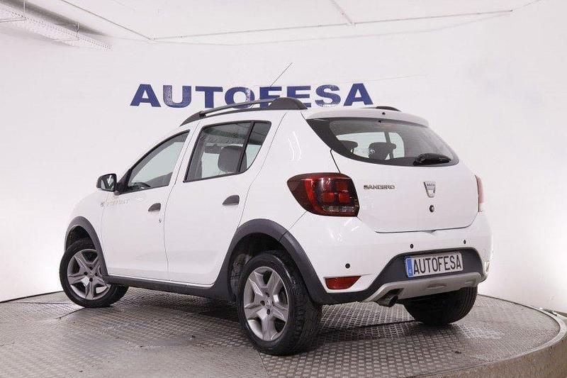 Usado Dacia Sandero Stepway 90 CV (66 kW) 2017 Blanco