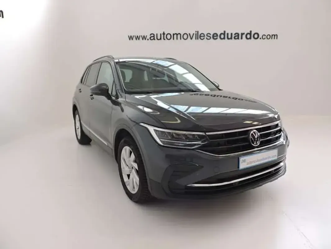 Usado VW Tiguan Life 150 CV (110 kW) 2023 Gris SUV