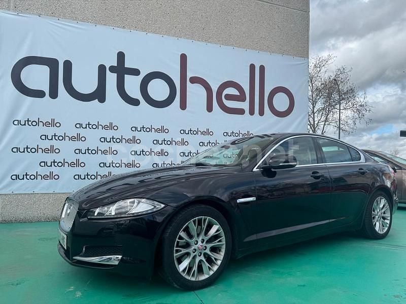 Negro Usado 2014 Jaguar XF Premium Luxury Berlina | 10.990 € (Buen precio) - Imagen 1/4