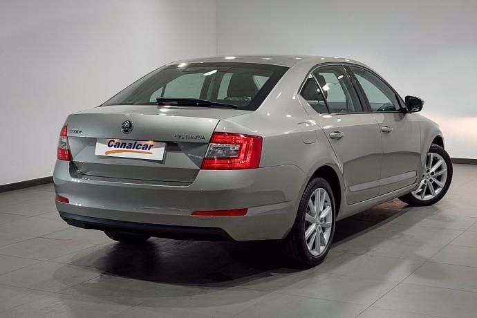 Usado Skoda Octavia Ambition 105 CV (77 kW) 2014 Beige Utilitario