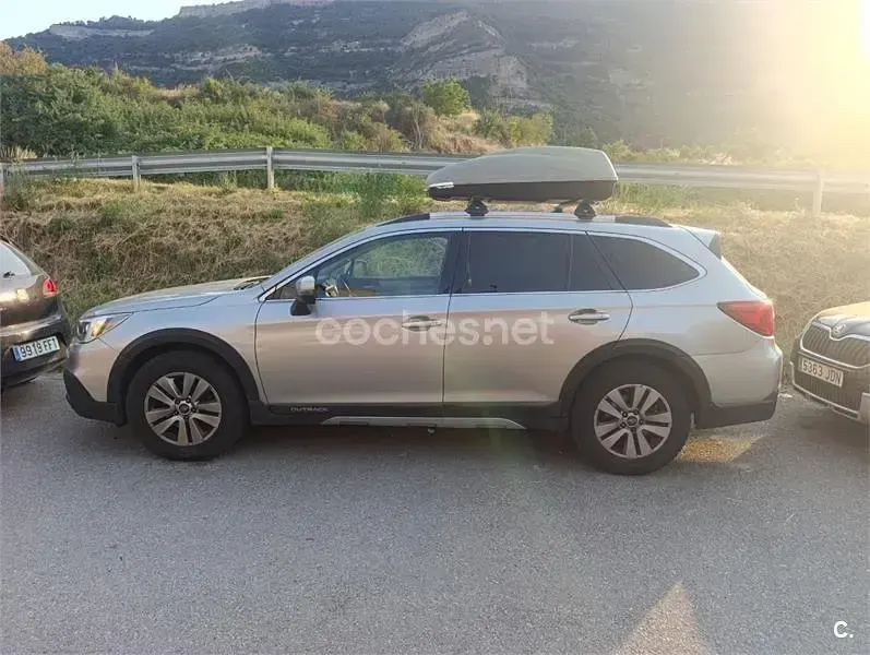 Usado Subaru Outback 150 CV (110 kW) 2015 Gris / plata Familiar