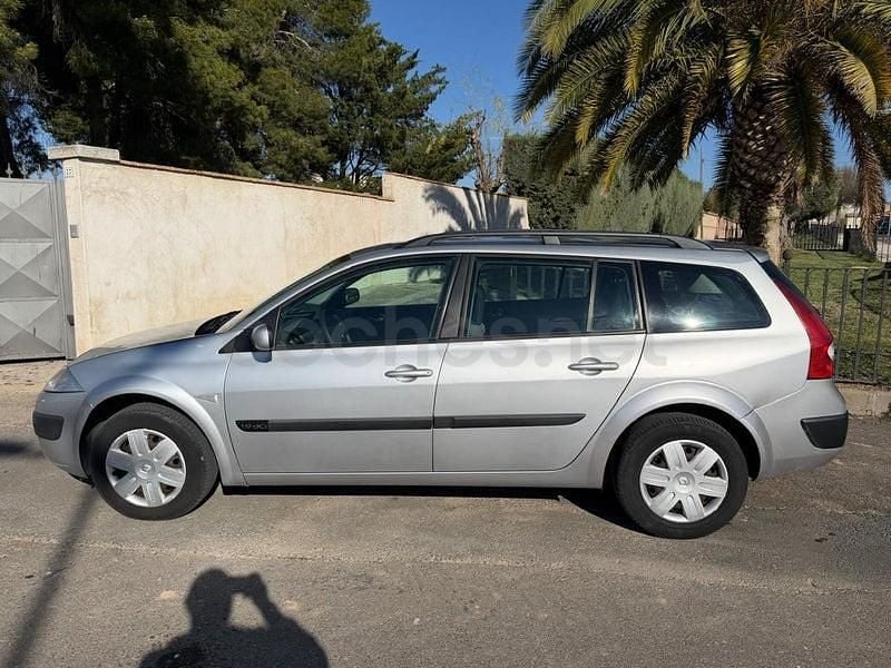 Usado Renault Mégane GrandTour Dynamique 130 CV (95 kW) 2006 Gris / plata Familiar