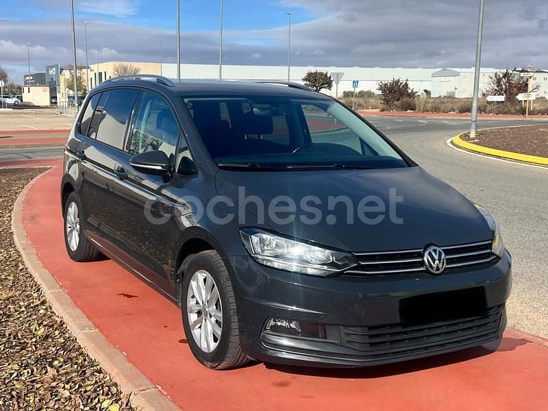 Usado VW Touran Business 115 CV (84 kW) 2019 Gris / plata Monovolumen