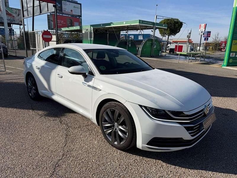 Begagnad VW Arteon Elegance 150 HK (110 kW) 2019 Vit Sportkupé
