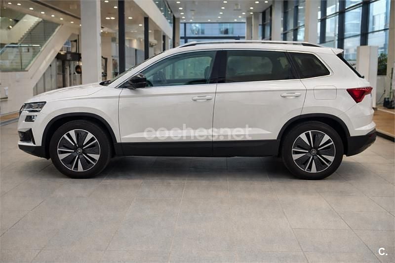 Usado Skoda Karoq Selection 150 CV (110 kW) 2025 Blanco SUV