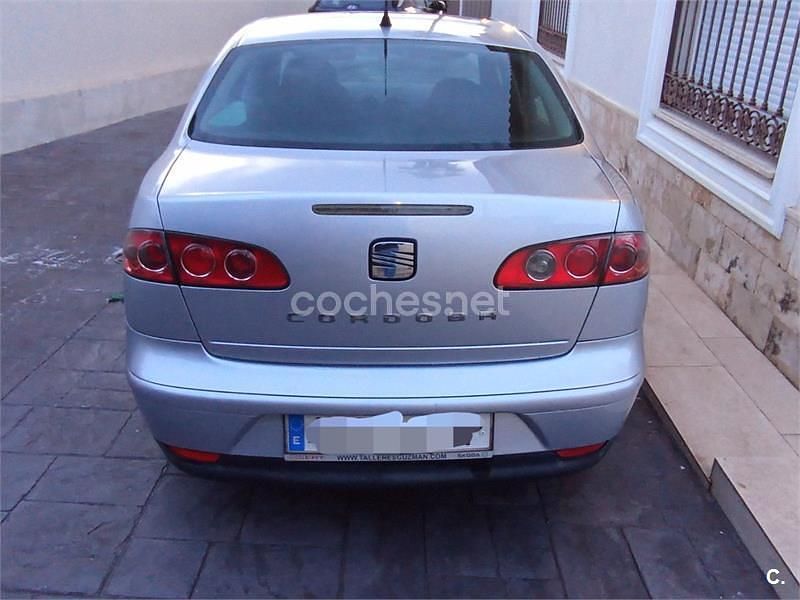 Usado Seat Cordoba 100 CV (73 kW) 2009 Gris / plata Berlina