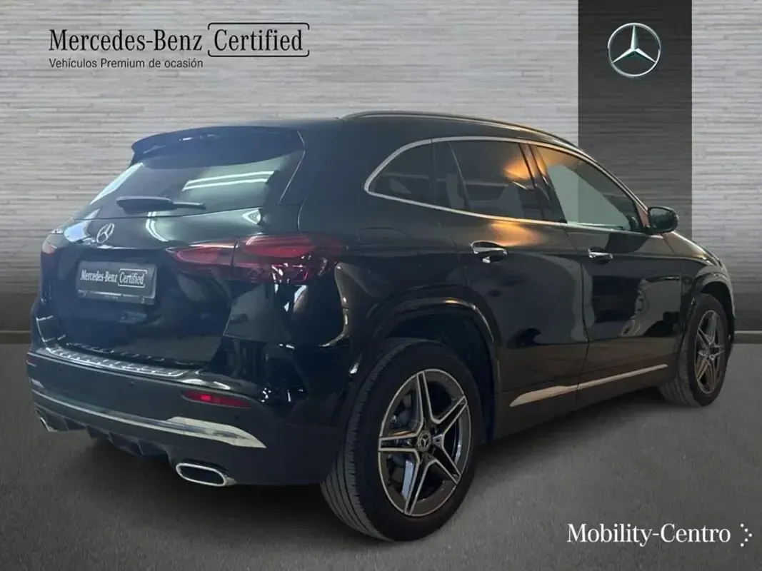 Usado Mercedes GLA250 163 CV (119 kW) 2025 Negro noche SUV