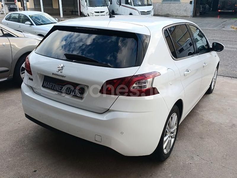 Usado Peugeot 308 Active 100 CV (73 kW) 2015 Blanco Berlina