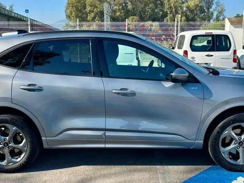 Nuevo Ford Kuga ST-Line 243 CV (178 kW) 2025 Gris / plata SUV