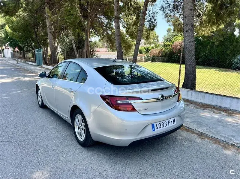 Usado Opel Insignia Selective 120 CV (88 kW) 2014 Gris / plata Berlina