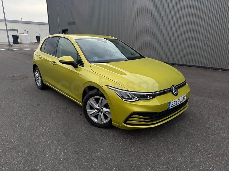 Usado VW Golf VIII 115 CV (84 kW) 2022 Amarillo Berlina