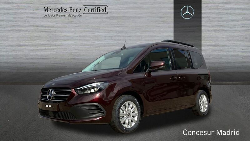 Rojo Usado 2024 Mercedes 180 Berlina | 32.467 € - Imagen 1/4