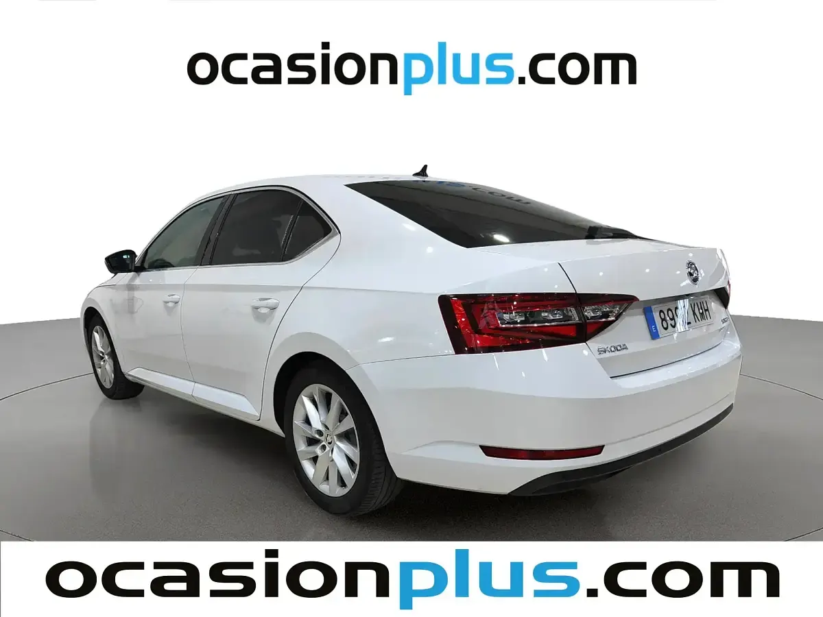 Usado Skoda Superb Ambition 150 CV (110 kW) 2018 Blanco Berlina