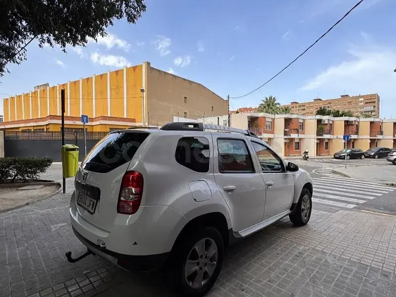 Usado Dacia Duster Lauréate 125 CV (91 kW) 2015 Blanco SUV