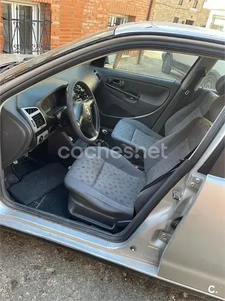 Usado Seat Ibiza 68 CV (50 kW) 1999 Gris / plata Utilitario
