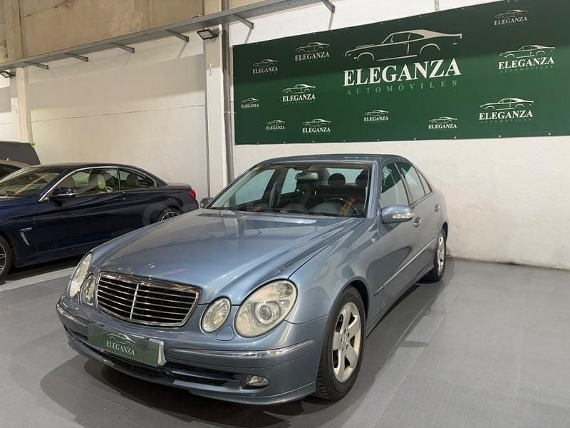 Usado Mercedes E320 Avantgarde 204 CV (150 kW) 2004 Azul Berlina
