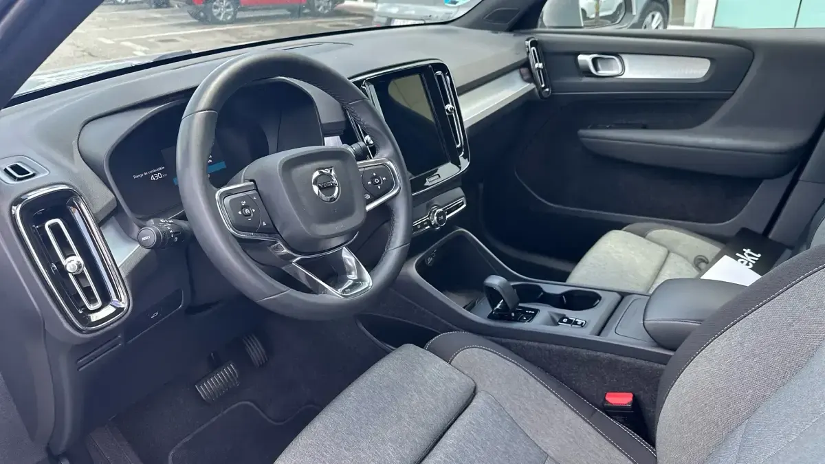 Usado Volvo XC40 Core 163 HP (119 kW) 2024 Otro SUV
