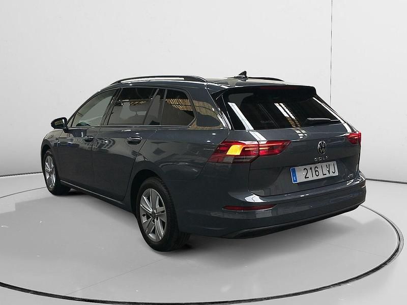 Usado VW Golf VIII Life 110 CV (80 kW) 2021 Gris Berlina