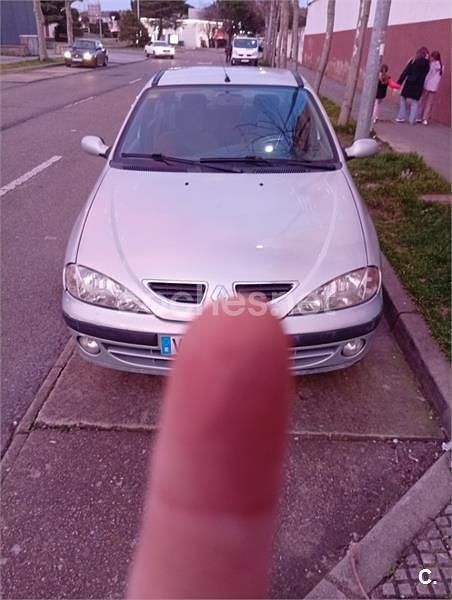 Begagnad Renault Mégane 110 HK (80 kW) 1999 Grå Sedan