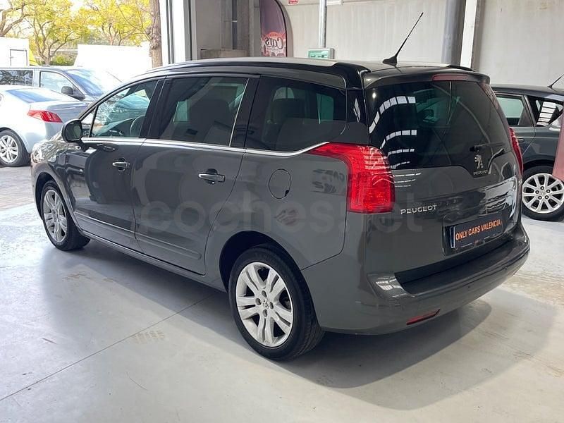 Usado Peugeot 5008 Allure 163 CV (119 kW) 2012 Gris / plata Monovolumen