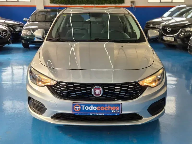 Usado Fiat Tipo Lounge 95 CV (69 kW) 2017 Gris / plata Berlina