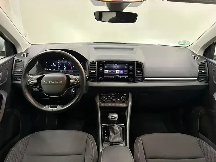 Usado Skoda Karoq Selection 150 CV (110 kW) 2025 Gris plata SUV