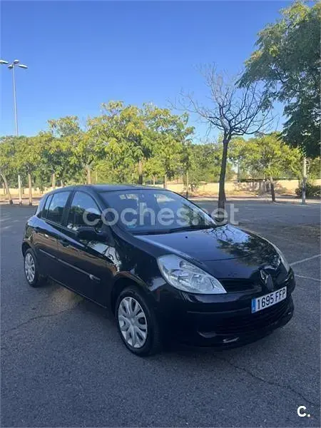 Usado Renault Clio II 60 CV (44 kW) 2006 Negro Berlina