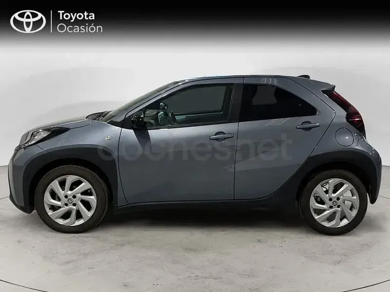 Usado Toyota Aygo X Play 72 CV (52 kW) 2025 Azul SUV